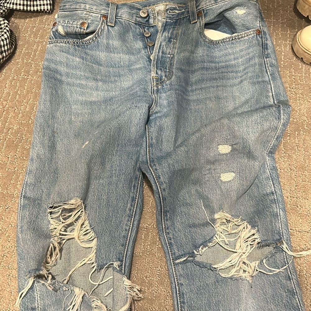Ripped Levi straight leg jeans